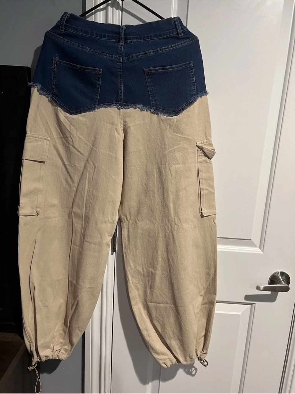 Two-Tone Beige Cargo Pants with Dark Blue Waist - Davi & Dani Size M/L - Picture 2 of 3